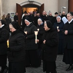 Liturgia stacyjna w Opolu. Procesja do kościoła "na Górce"