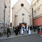 Liturgia stacyjna w Opolu. Procesja do kościoła "na Górce"