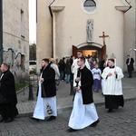 Liturgia stacyjna w Opolu. Procesja do kościoła "na Górce"