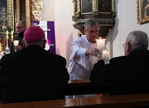 Liturgia stacyjna w Opolu. Procesja do kościoła "na Górce"