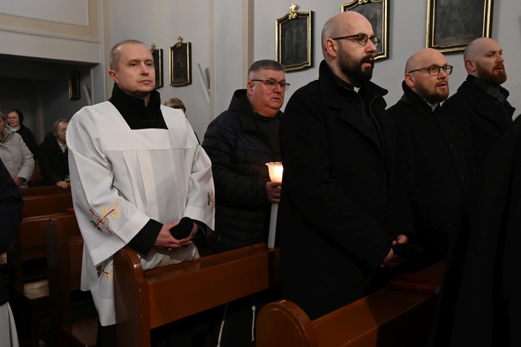 Liturgia stacyjna w Opolu. Procesja do kościoła "na Górce"