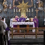 Liturgia stacyjna w Opolu. Msza św. z obrzędem posypania głów popiołem