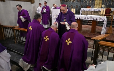 Liturgia stacyjna w Opolu. Msza św. z obrzędem posypania głów popiołem