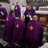 Liturgia stacyjna w Opolu. Msza św. z obrzędem posypania głów popiołem