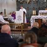 Liturgia stacyjna w Opolu. Msza św. z obrzędem posypania głów popiołem