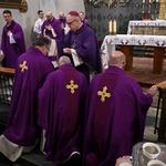 Liturgia stacyjna w Opolu. Msza św. z obrzędem posypania głów popiołem