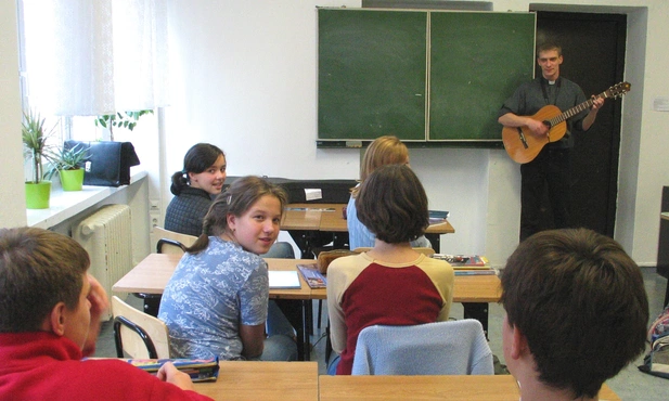 Katecheci chcą ustawowo uregulowanych obowiązkowych lekcji religii lub etyki