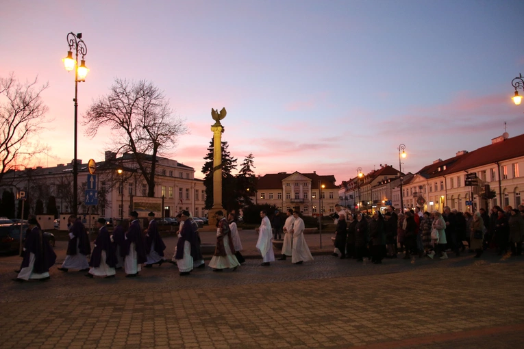 Płock. Popielec w katedrze