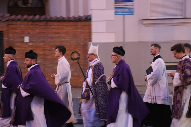 Płock. Popielec w katedrze