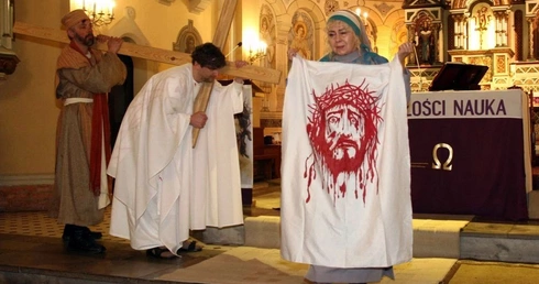 Droga Krzyżowa oczami Maryi 