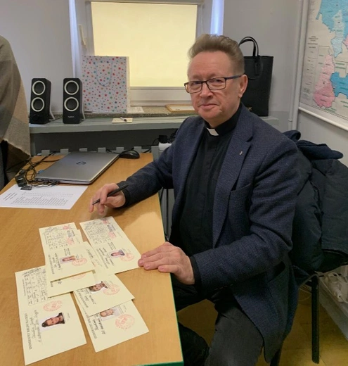 Indeksy podpisywał ks. Kucharski.