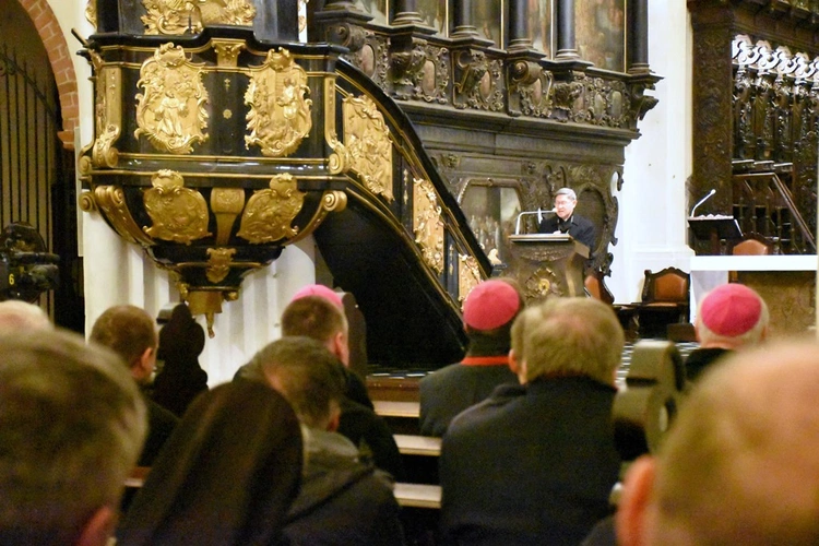 Wielkopostne konferencje kard. Tagle'a dla kapłanów