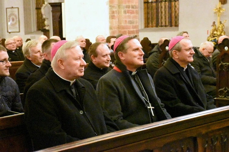 Wielkopostne konferencje kard. Tagle'a dla kapłanów