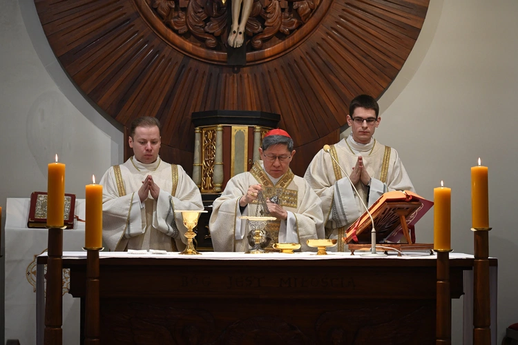 Liturgia w gdańskim seminarium z kardynałem Tagle