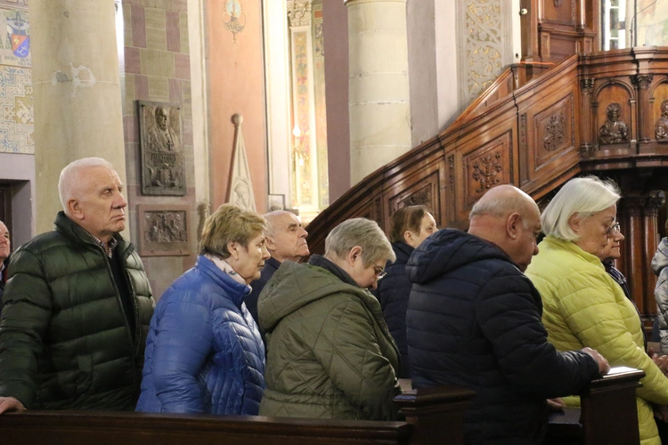 Płock. Droga Krzyżowa w intencji skrzywdzonych