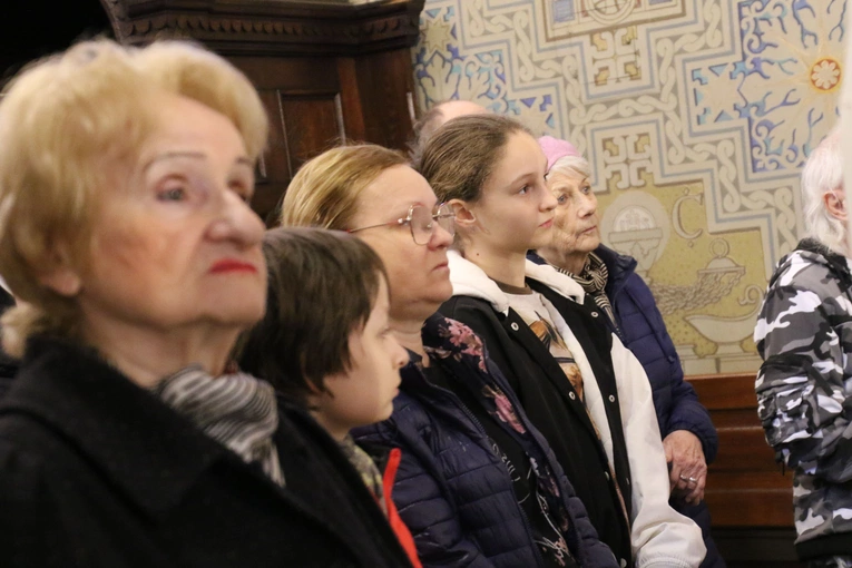 Płock. Droga Krzyżowa w intencji skrzywdzonych