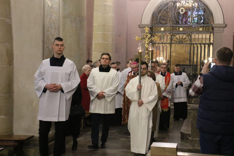 Płock. Droga Krzyżowa w intencji skrzywdzonych