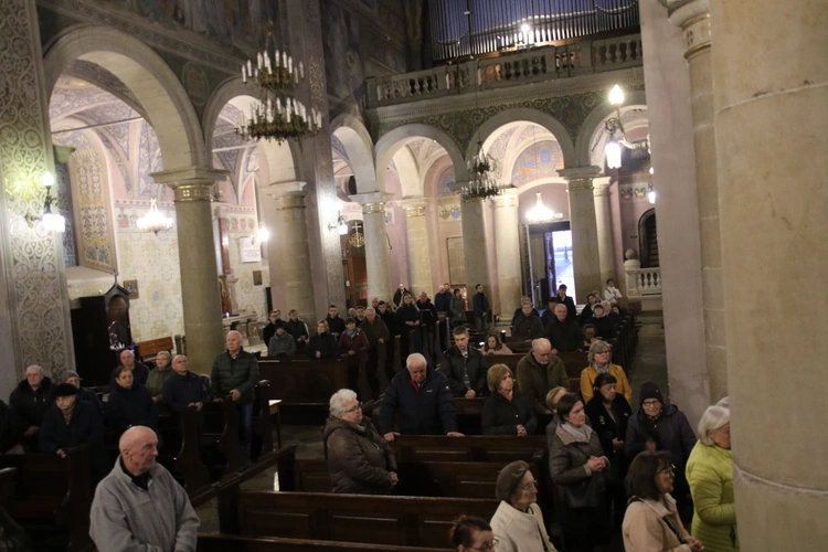 Płock. Droga Krzyżowa w intencji skrzywdzonych