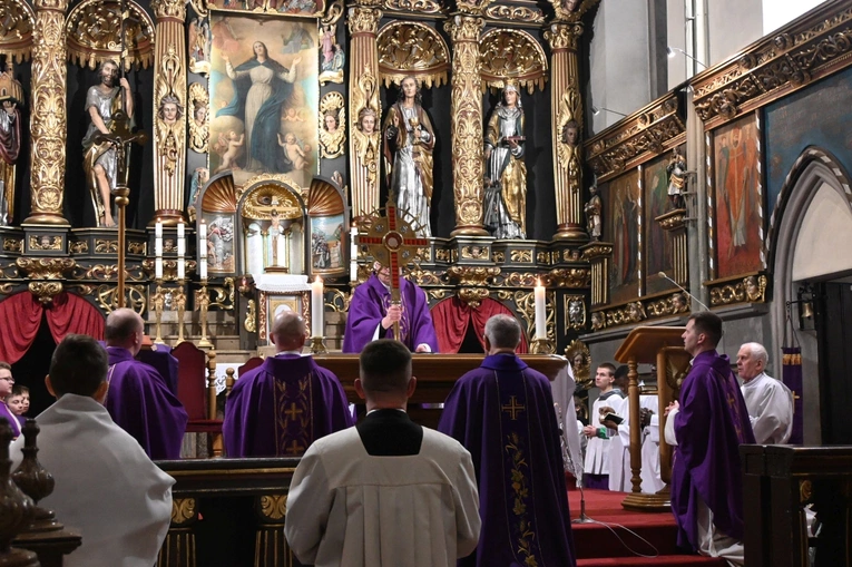 Dzień modlitwy i solidarności z osobami skrzywdzonymi wykorzystaniem seksualnym