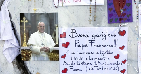 Klinika Gemelli: Papież odpoczywa, noc minęła spokojnie