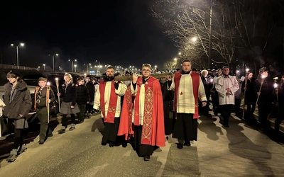 Za krzyżem po osiedlu