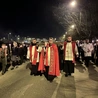 Za krzyżem po osiedlu