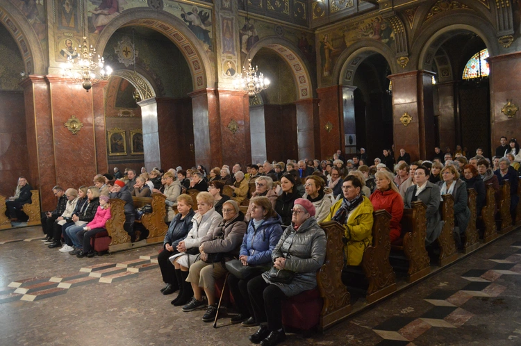 Rekolekcje Żywego Różańca - Msza św. w bazylice piekarskiej