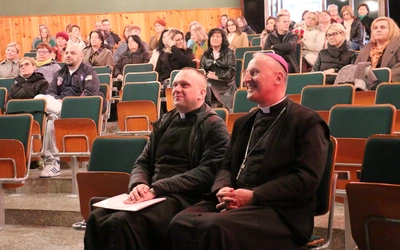 Z katechetami spotkał się bp Marek Solarczyk. Dzień skupienia poprowadził ks. Krzysztof Bochniak.