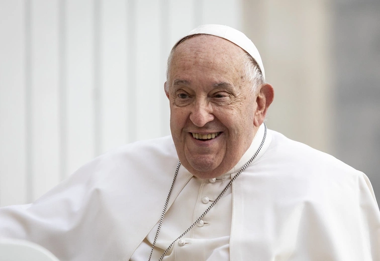 Biuro prasowe: lekka poprawa stanu zdrowia papieża Franciszka dzięki fizjoterapii