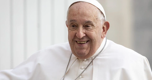 Biuro prasowe: lekka poprawa stanu zdrowia papieża Franciszka dzięki fizjoterapii