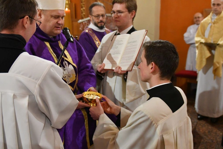 Posługa lektoratu i akolitatu