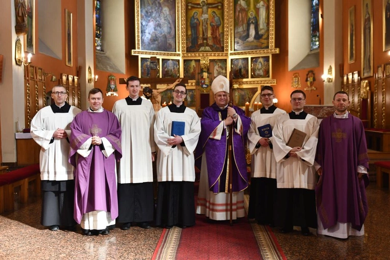 Posługa lektoratu i akolitatu