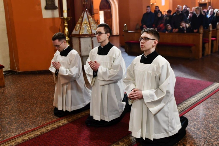Posługa lektoratu i akolitatu