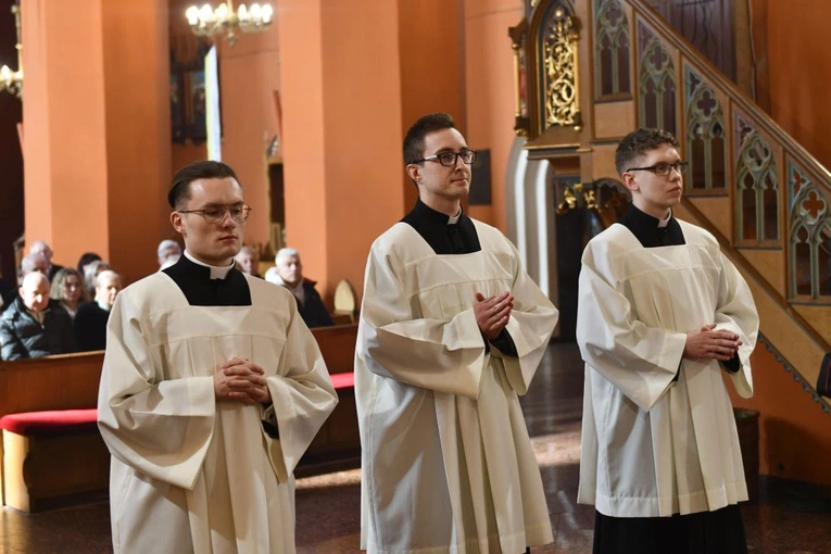 Posługa lektoratu i akolitatu