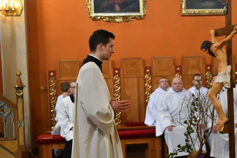 Posługa lektoratu i akolitatu