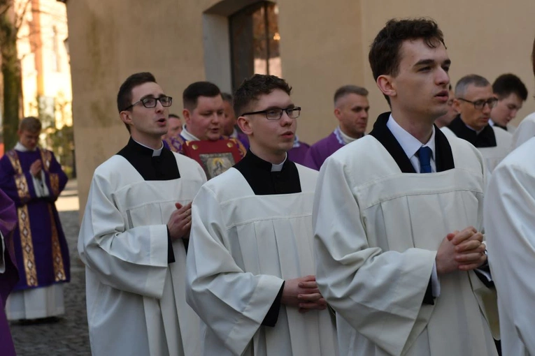 Posługa lektoratu i akolitatu