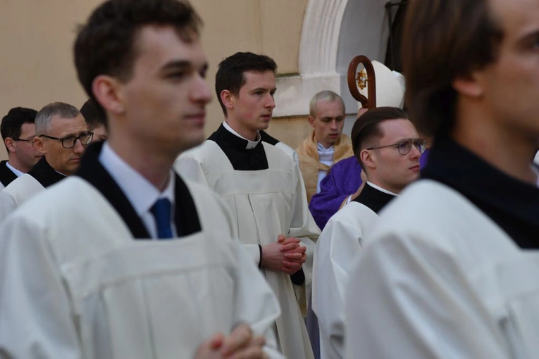 Posługa lektoratu i akolitatu