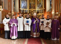 Posługi w drodze do święceń kapłańskich