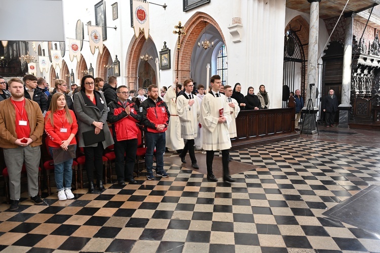 Liturgia wolontariuszy z kardynałem Taglem