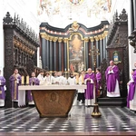 Liturgia wolontariuszy z kard. Taglem