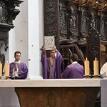 Liturgia wolontariuszy z kard. Taglem