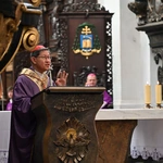 Liturgia wolontariuszy z kard. Taglem
