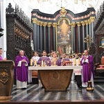 Liturgia wolontariuszy z kard. Taglem