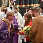 Liturgia wolontariuszy z kard. Taglem