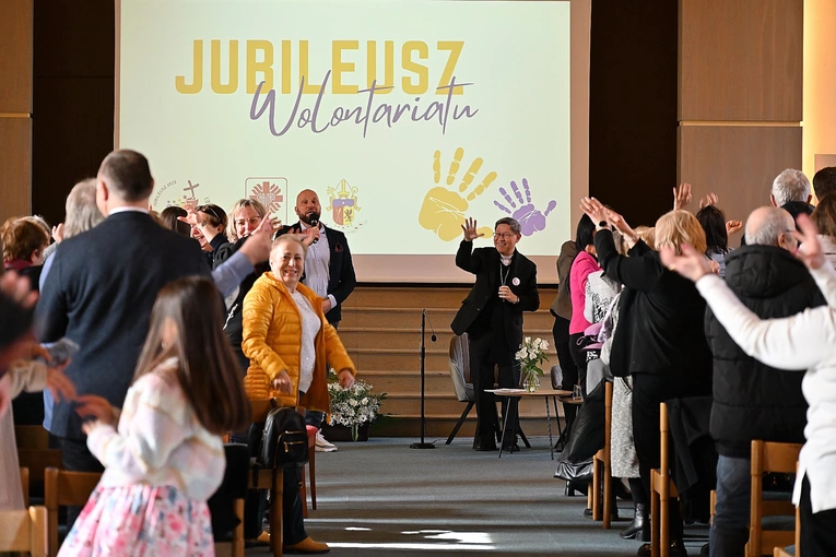 Radość i wyzwania - wolontariusze spotkali się z kard. Taglem