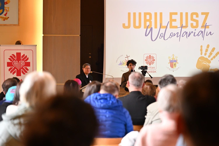 Radość i wyzwania - wolontariusze spotkali się z kard. Taglem