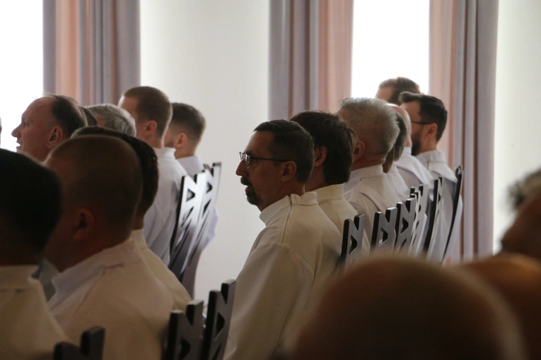 Popowo-Letnisko. Rekolekcje dla nadzwyczajnych szafarzy Komunii św.