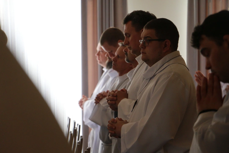 Popowo-Letnisko. Rekolekcje dla nadzwyczajnych szafarzy Komunii św.