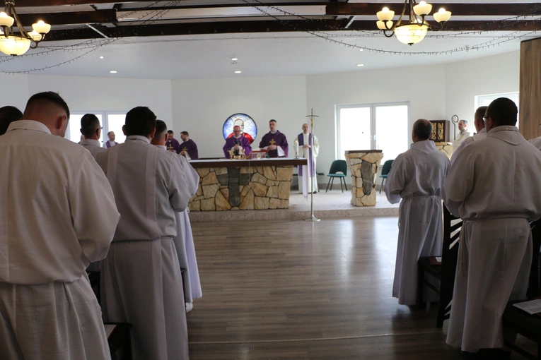 Popowo-Letnisko. Rekolekcje dla nadzwyczajnych szafarzy Komunii św.