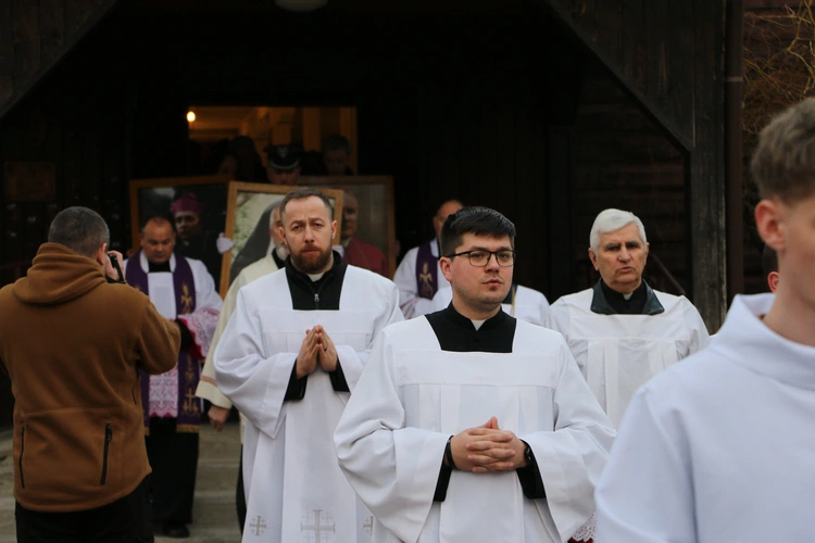 Modlin Twierdza. Ziemia z obozu w Działdowie w parafii pw. św. Barbary